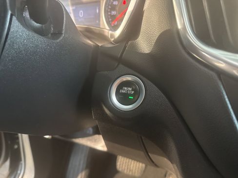 Used 2021 Chevrolet Equinox LT image 30