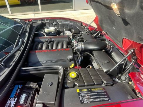 Used 2004 Chevrolet Corvette Coupe w/ Preferred Equipment Group RWD image 19