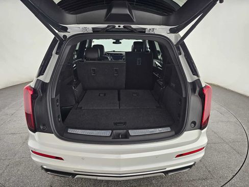 Used 2020 Cadillac XT6 Premium Luxury FWD image 16