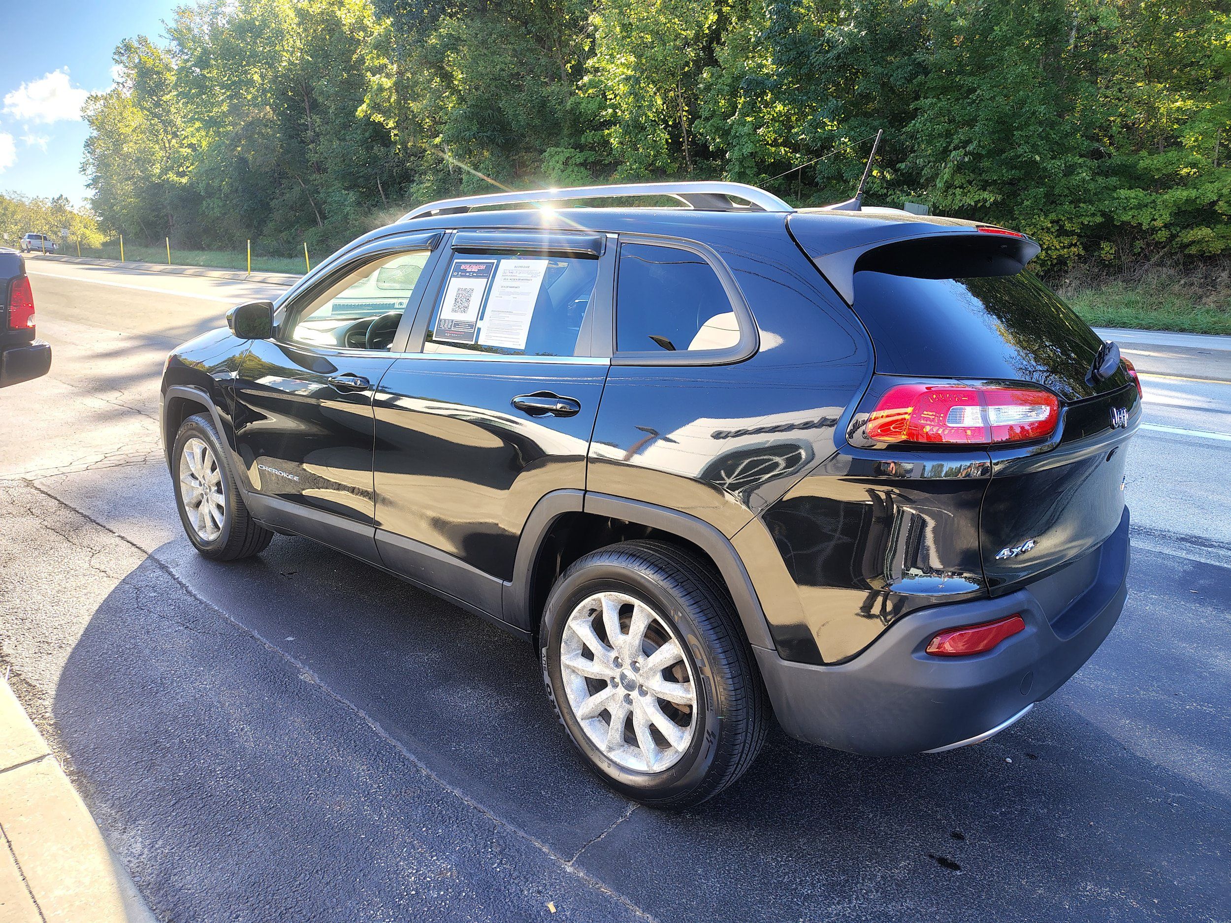 Certified 2016 Jeep Cherokee Limited AWD/4WD image 6