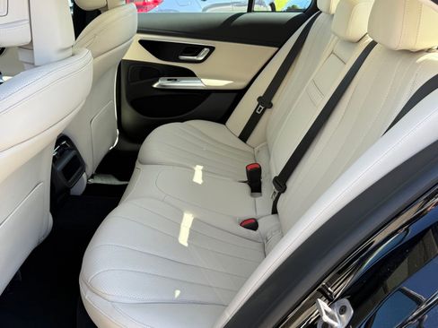 Used 2025 Mercedes-Benz E 350 4MATIC Sedan image 40