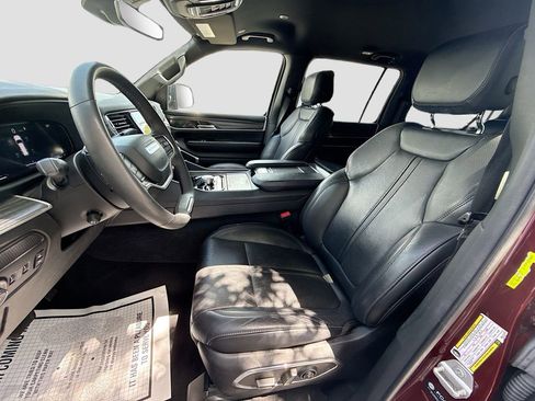 Used 2023 Jeep Wagoneer L Series II image 22