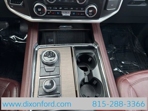 Used 2024 Ford Expedition Limited image 13
