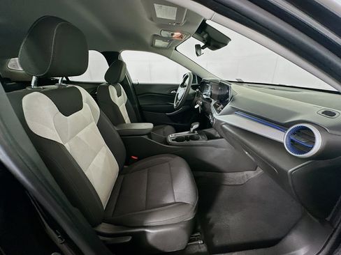 Used 2025 Chevrolet Trax LS w/ LS Convenience Package FWD image 28