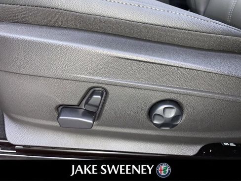 Used 2023 Alfa Romeo Stelvio Ti image 29