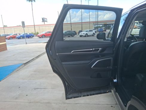 Used 2025 Kia Telluride S FWD image 17