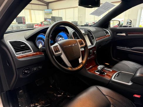 Used 2014 Chrysler 300 AWD w/ Driver Convenience Group image 19