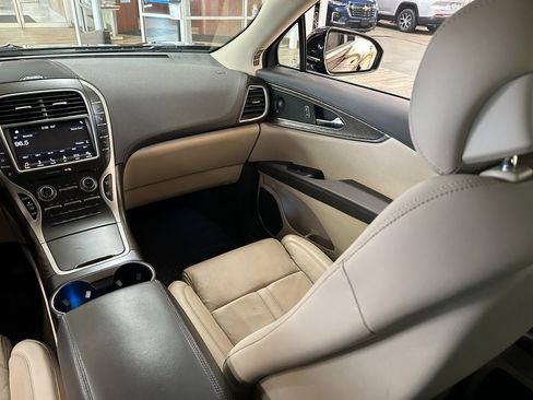 Used 2019 Lincoln Nautilus Reserve image 14