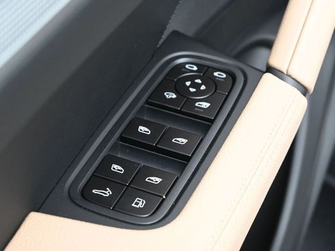 Used 2025 Porsche Cayenne E-Hybrid AWD/4WD image 9