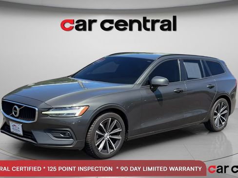 Used 2021 Volvo V60 T5 Momentum FWD image 1