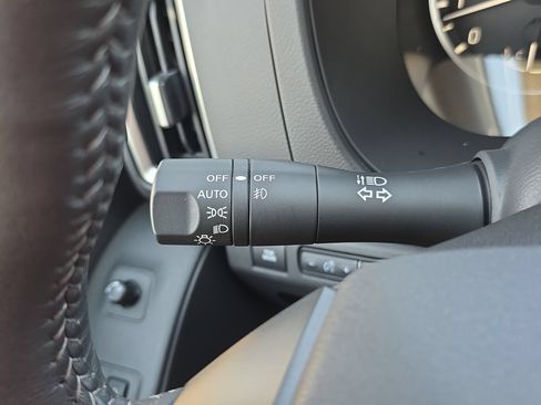 Used 2025 Nissan Frontier SV w/ SV Convenience Package RWD image 26