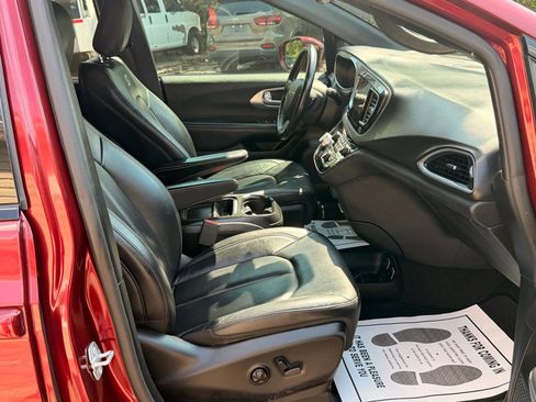 Used 2018 Chrysler Pacifica Touring-L w/ Advanced Safetytec Group FWD image 31