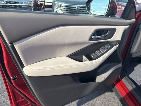 Used 2025 Nissan Rogue SV image 11