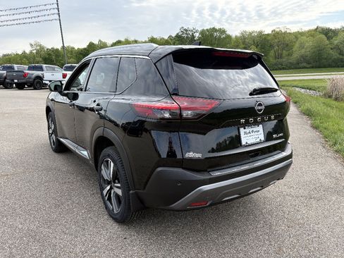 Used 2023 Nissan Rogue SL AWD/4WD image 3