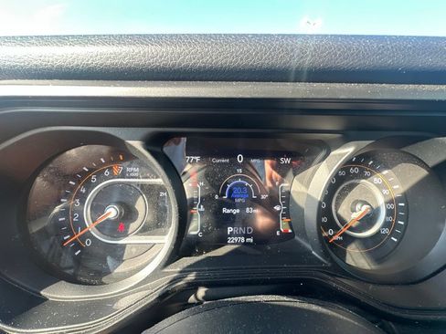 Used 2024 Jeep Gladiator Sport AWD/4WD image 7