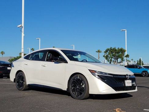 New 2026 Nissan Sentra SR w/ SR Premium Package FWD image 21