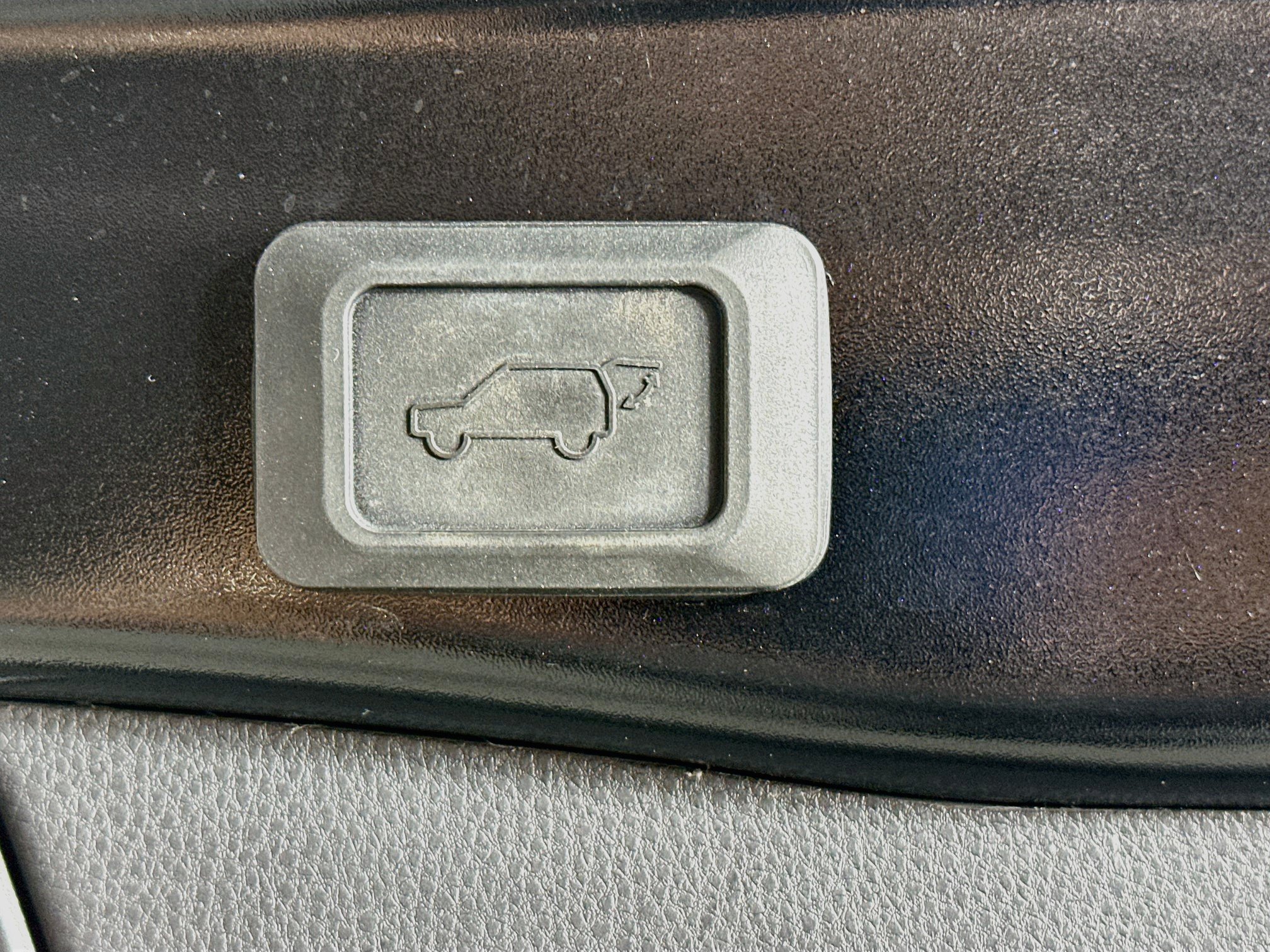 Used 2021 Toyota RAV4 XLE w/ Convenience Package FWD image 31