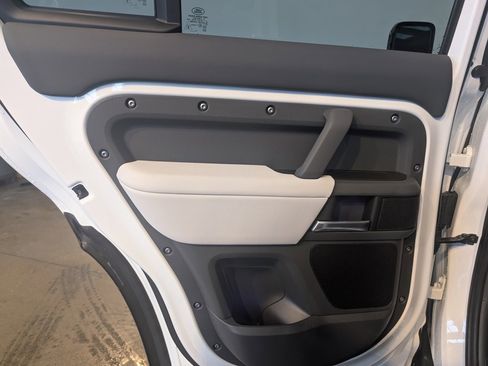 New 2026 Land Rover Defender 110 X-Dynamic SE image 23