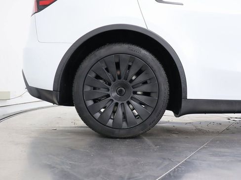 Used 2024 Tesla Model Y Long Range image 37