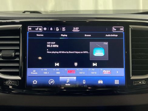 Used 2022 Chrysler Pacifica Touring-L image 16