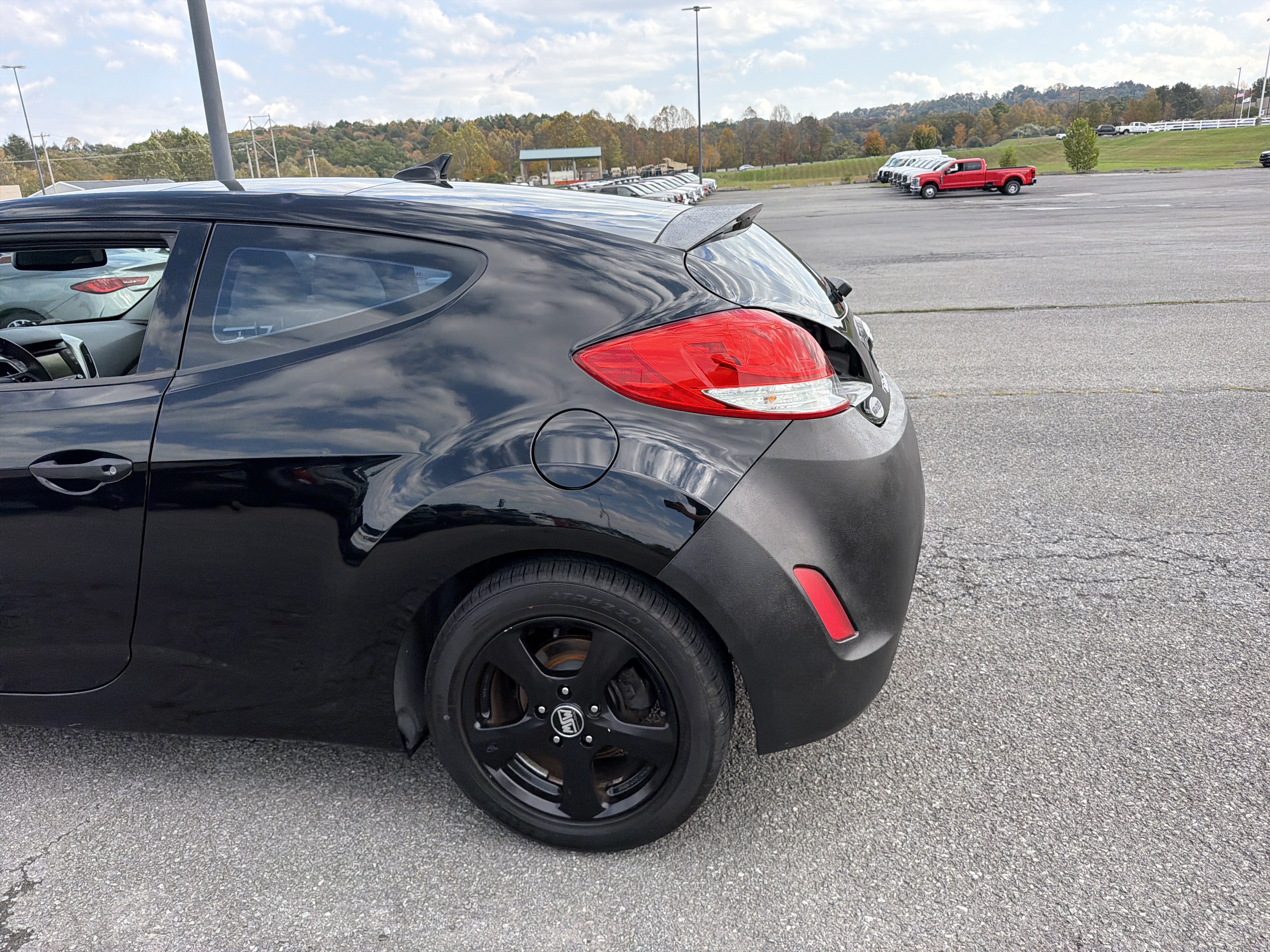 Used 2013 Hyundai Veloster w/ Style Pkg FWD image 7