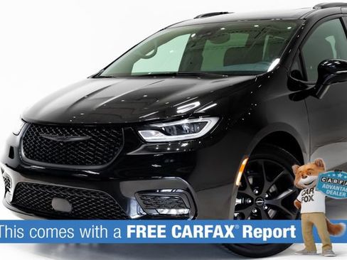 Used 2025 Chrysler Pacifica Limited FWD image 2