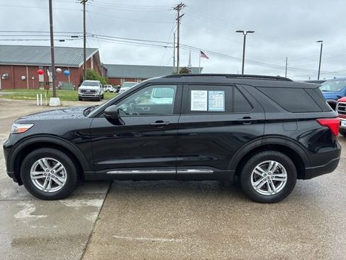 Used 2023 Ford Explorer XLT w/ Equipment Group 202A AWD/4WD image 4