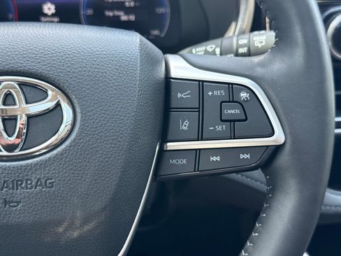 Used 2025 Toyota Highlander Platinum AWD/4WD image 30