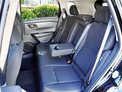 Used 2025 Nissan Rogue S image 16