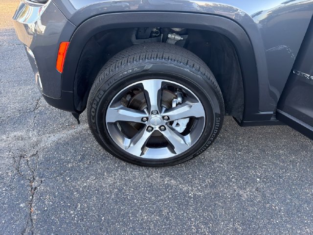 Used 2024 Jeep Grand Cherokee Limited AWD/4WD image 29