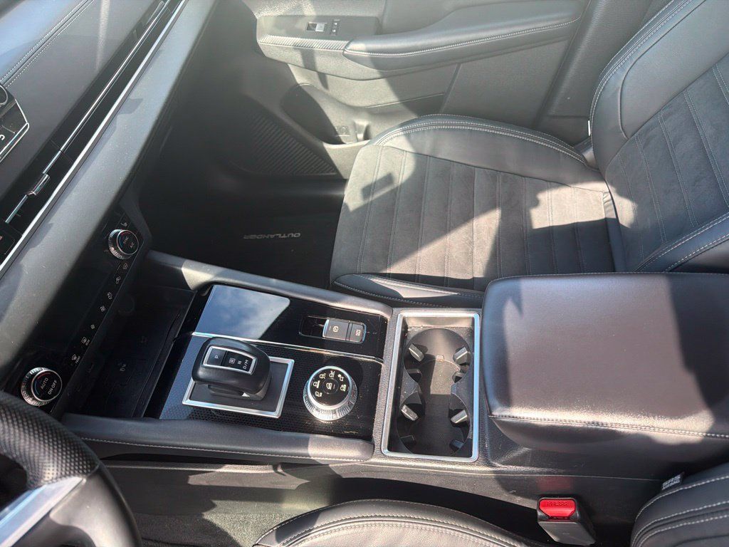 Used 2023 Mitsubishi Outlander SE Black Edition AWD/4WD image 12