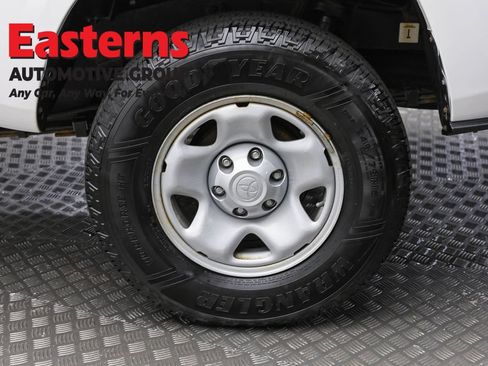 Used 2020 Toyota Tacoma SR w/ SR Convenience Package RWD image 8