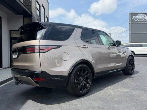 Used 2024 Land Rover Discovery Dynamic SE AWD/4WD image 2