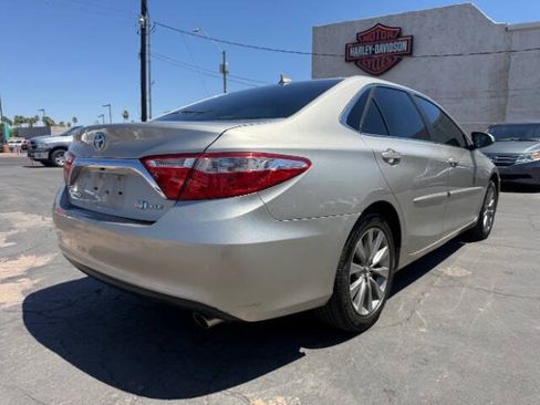 Used 2017 Toyota Camry XLE w/ Moonroof Package FWD image 3