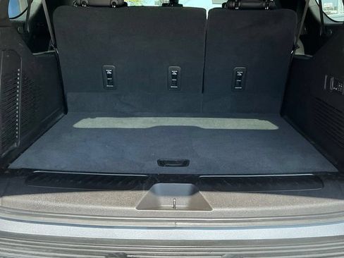 Used 2021 Chevrolet Suburban LT w/ LT Signature Package RWD image 14