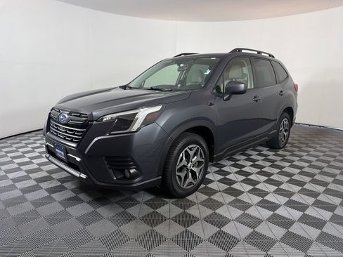 Used 2022 Subaru Forester Premium AWD/4WD image 7