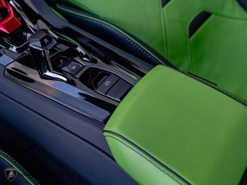 Used 2022 Lamborghini Huracan EVO RWD image 17