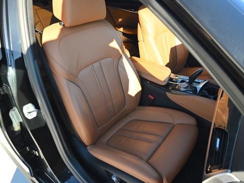 Used 2022 BMW M550i xDrive w/ Premium Package image 52