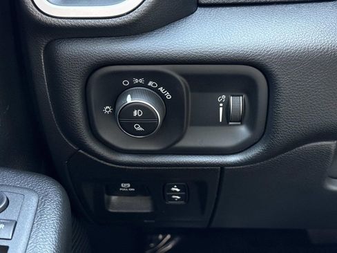 Used 2022 RAM 1500 Big Horn AWD/4WD image 11