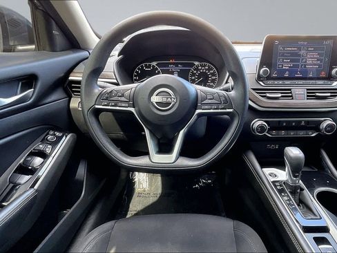 Used 2023 Nissan Altima 2.5 SV AWD/4WD image 5
