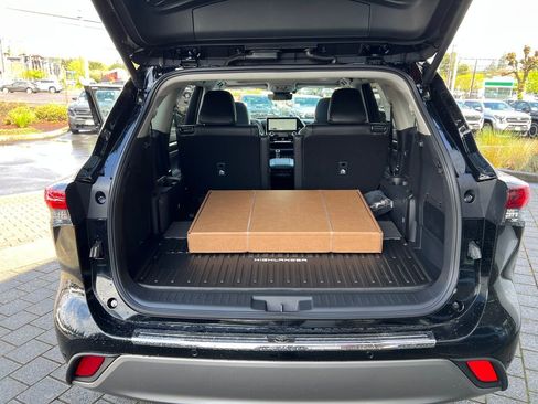 New 2026 Toyota Highlander Platinum image 25