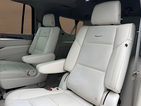 New 2026 Cadillac Escalade ESV Platinum Sport w/ LPO, ONYX Package AWD/4WD image 18