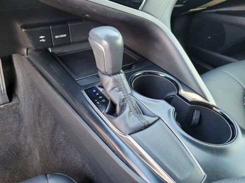 Used 2018 Toyota Camry LE image 20