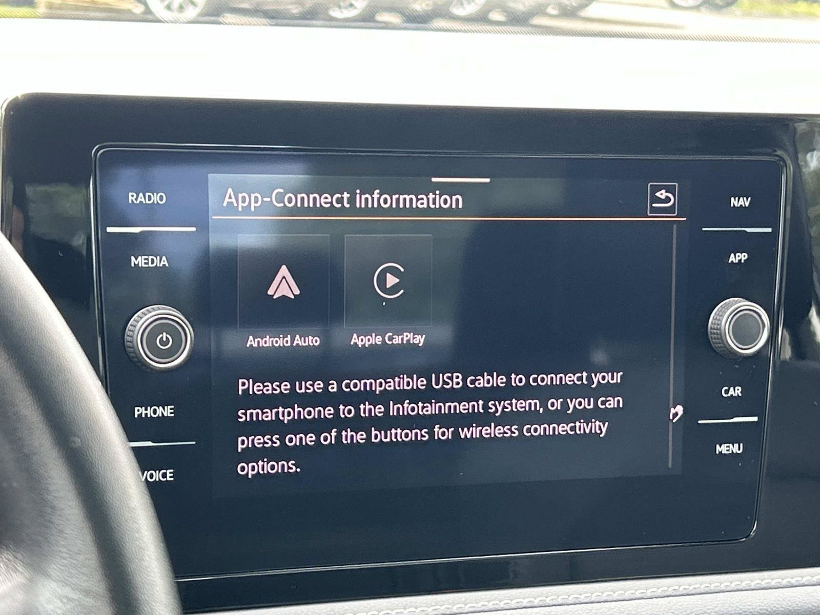 Used 2025 Volkswagen Jetta SEL FWD image 32
