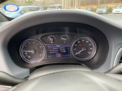 Used 2022 Buick Enclave Essence FWD image 9