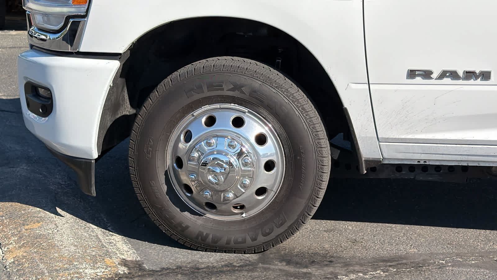 Used 2023 RAM 3500 Laramie RWD image 9