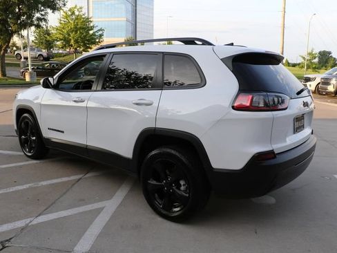 Used 2021 Jeep Cherokee Latitude Plus FWD image 5
