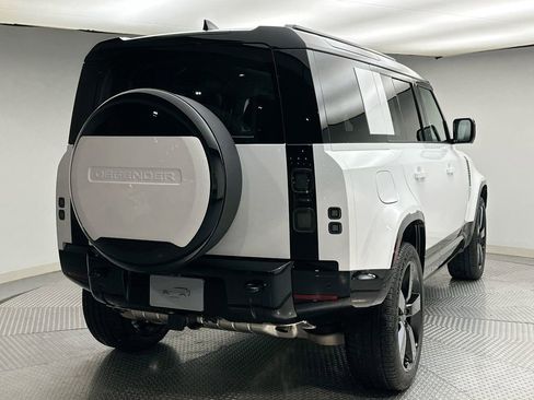 New 2026 Land Rover Defender 110 X-Dynamic SE image 3