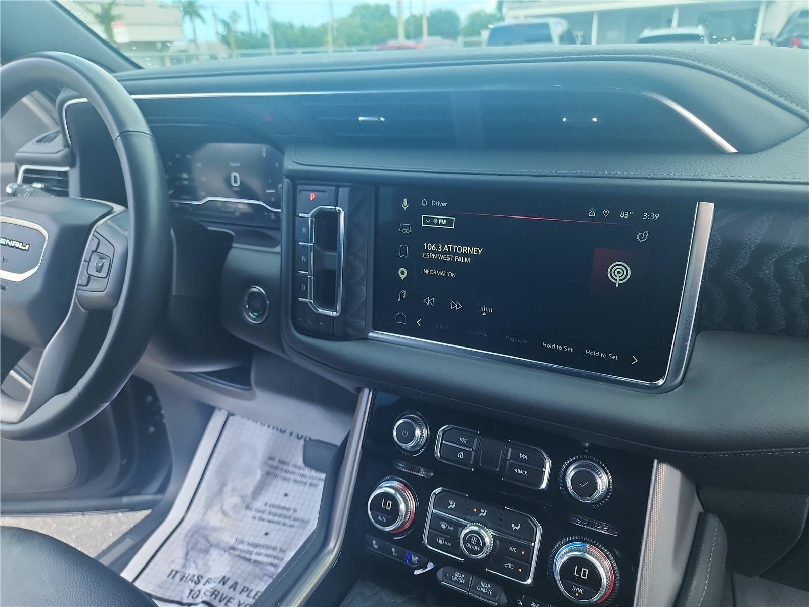 Used 2024 GMC Yukon XL Denali AWD/4WD image 32