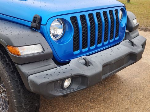 Used 2024 Jeep Wrangler Unlimited Sport AWD/4WD image 12